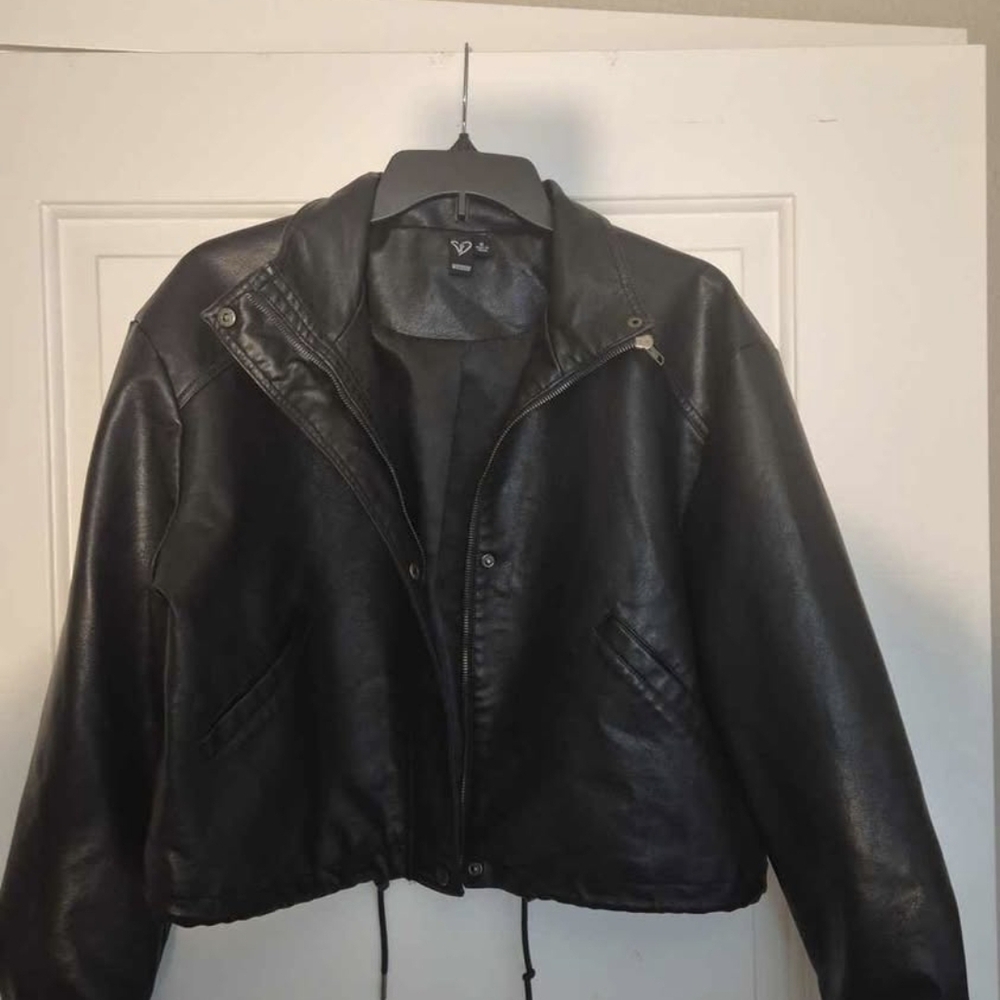 Windsor Urban Icon Cropped Faux Leather Bomber Jacket Size M